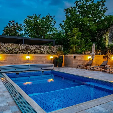 Mandilla 4* Köveskál