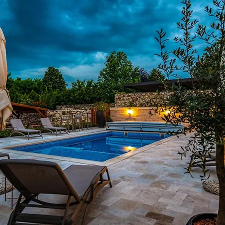 Mandilla Pensiune Köveskál