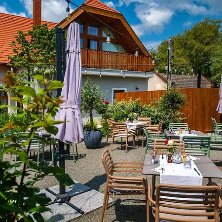 Mandilla 4* Köveskál